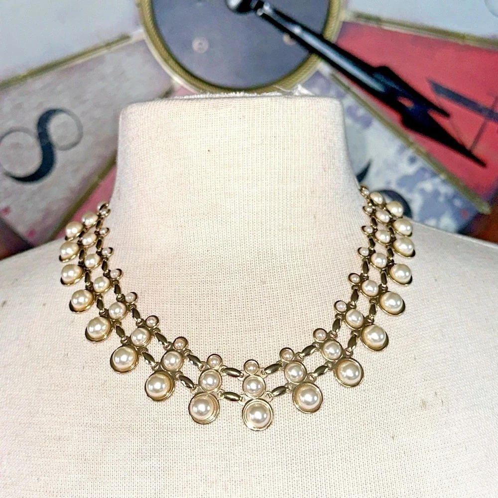 ViVI Faux Pearl Collar Necklace Women OS Cream Gold NWT Double Row Bib 10996